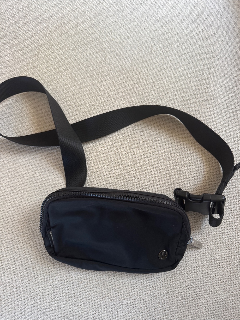 Luluemon-  Fanny pack/Black Crossbody Pouch Bag - Small Everyday Carry
